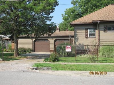 907 S Walnut St, Sesser, IL, 62884