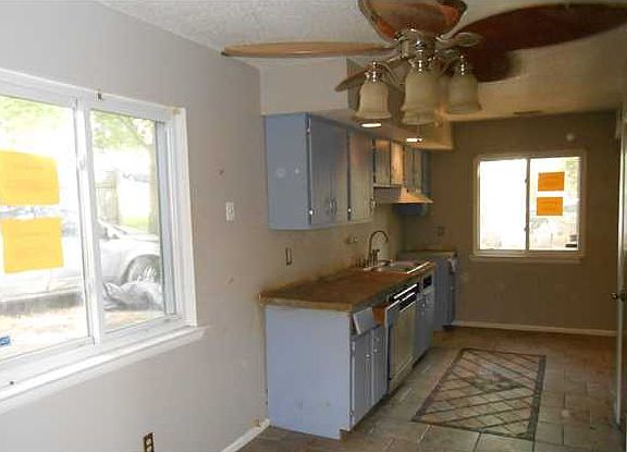 5th image of 926 Wellington Ln