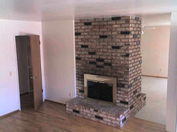 3rd image of 214 Lake Ct