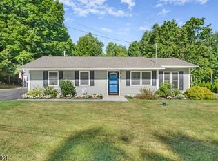 8 Maryann Rd, Oak Ridge, NJ 07438