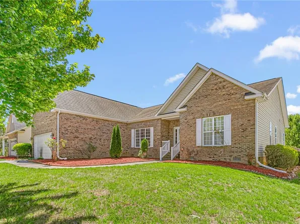 6812 W Whirlaway Ct, Whitsett, NC 27377