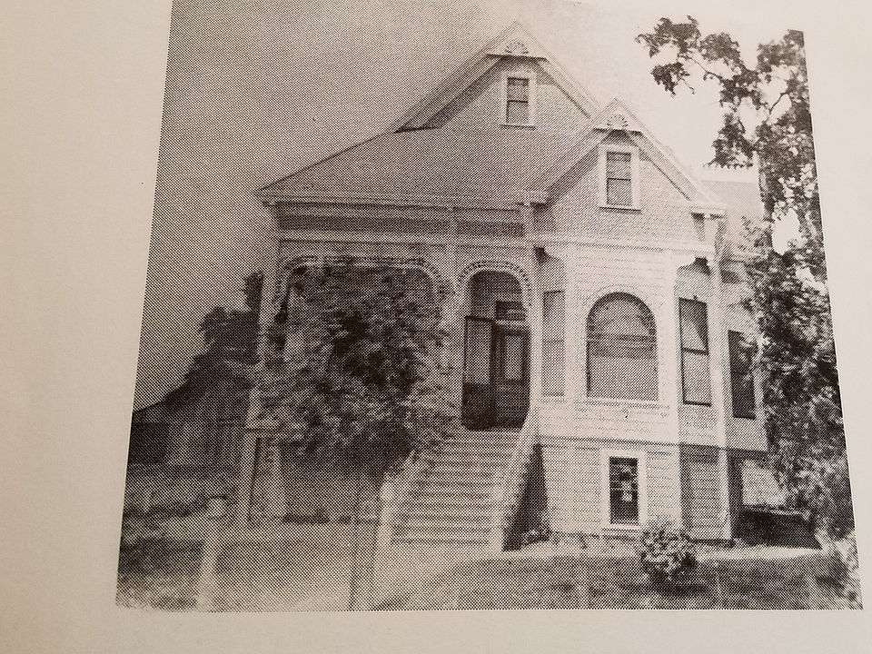 1st image of 804 1st St