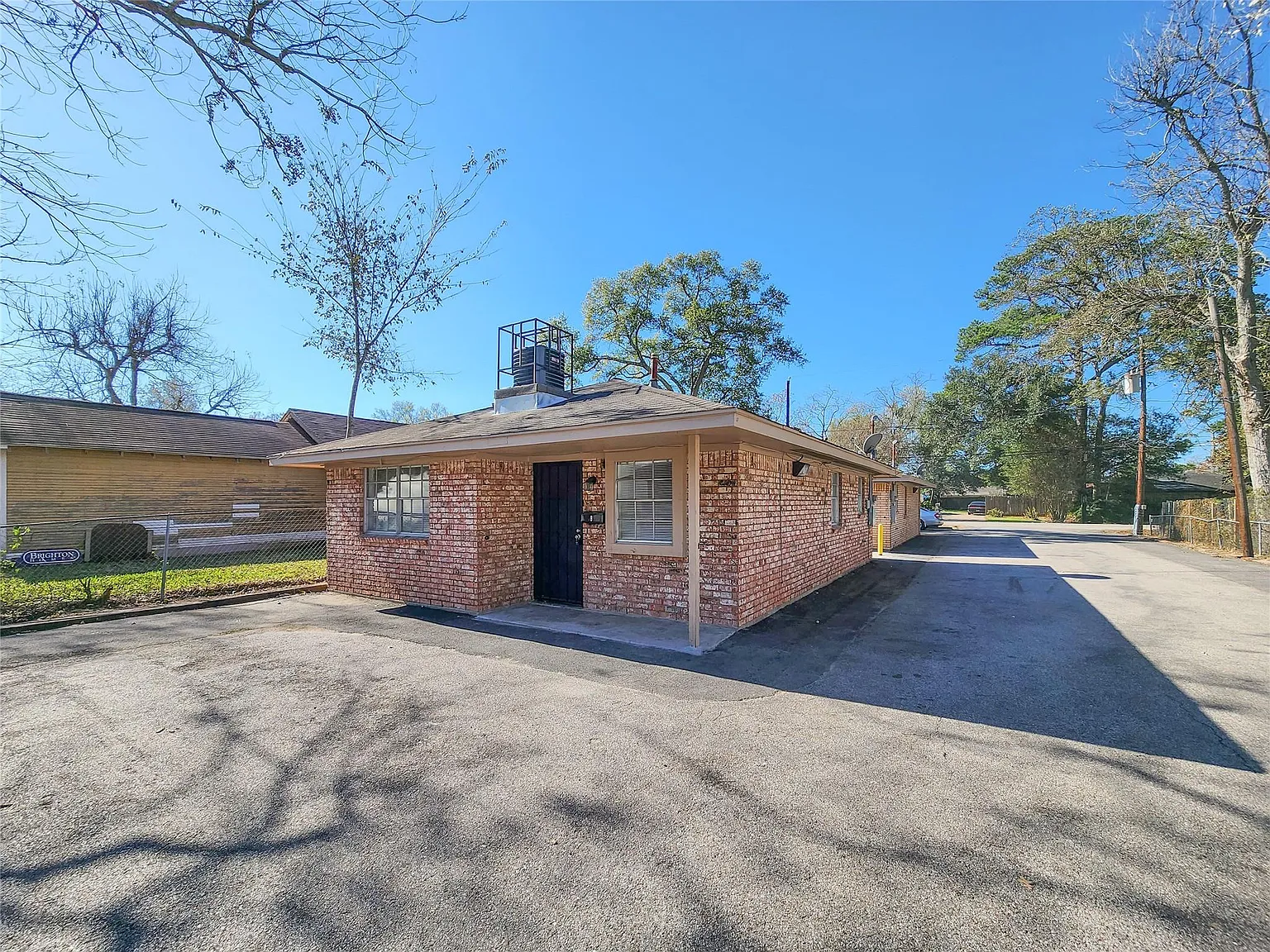 2 bed, 1.0 bath, 783 sqft, $1,275 — Photo 2