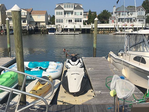 4 boat slips w floating dock