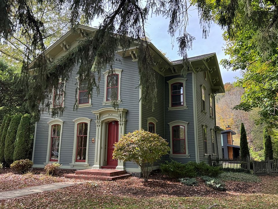 2nd image of 140 Main St