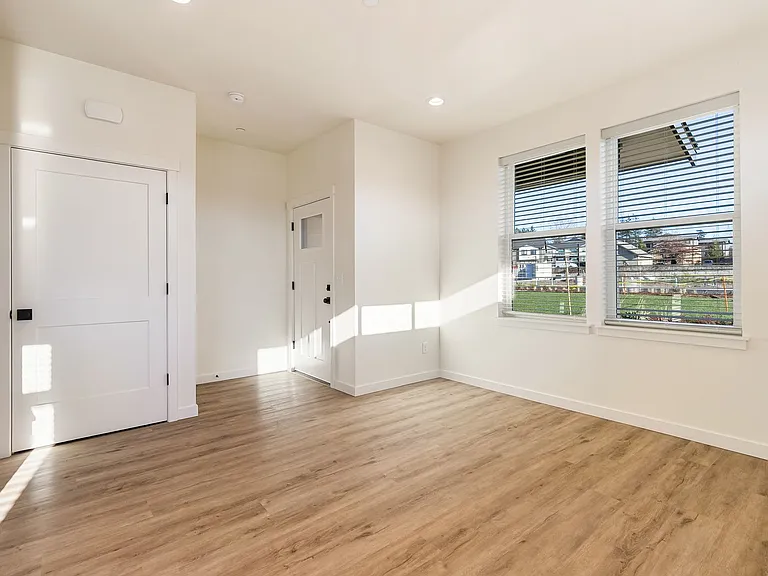 354 E Bakerview Rd — Photo 16
