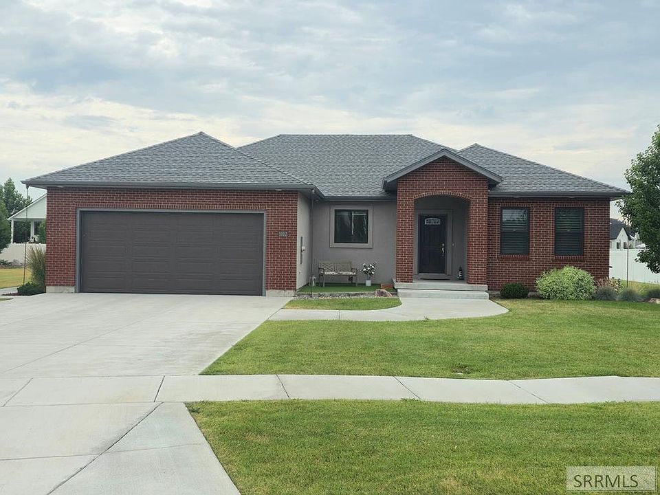 1st image of 1012 Cypress Loop