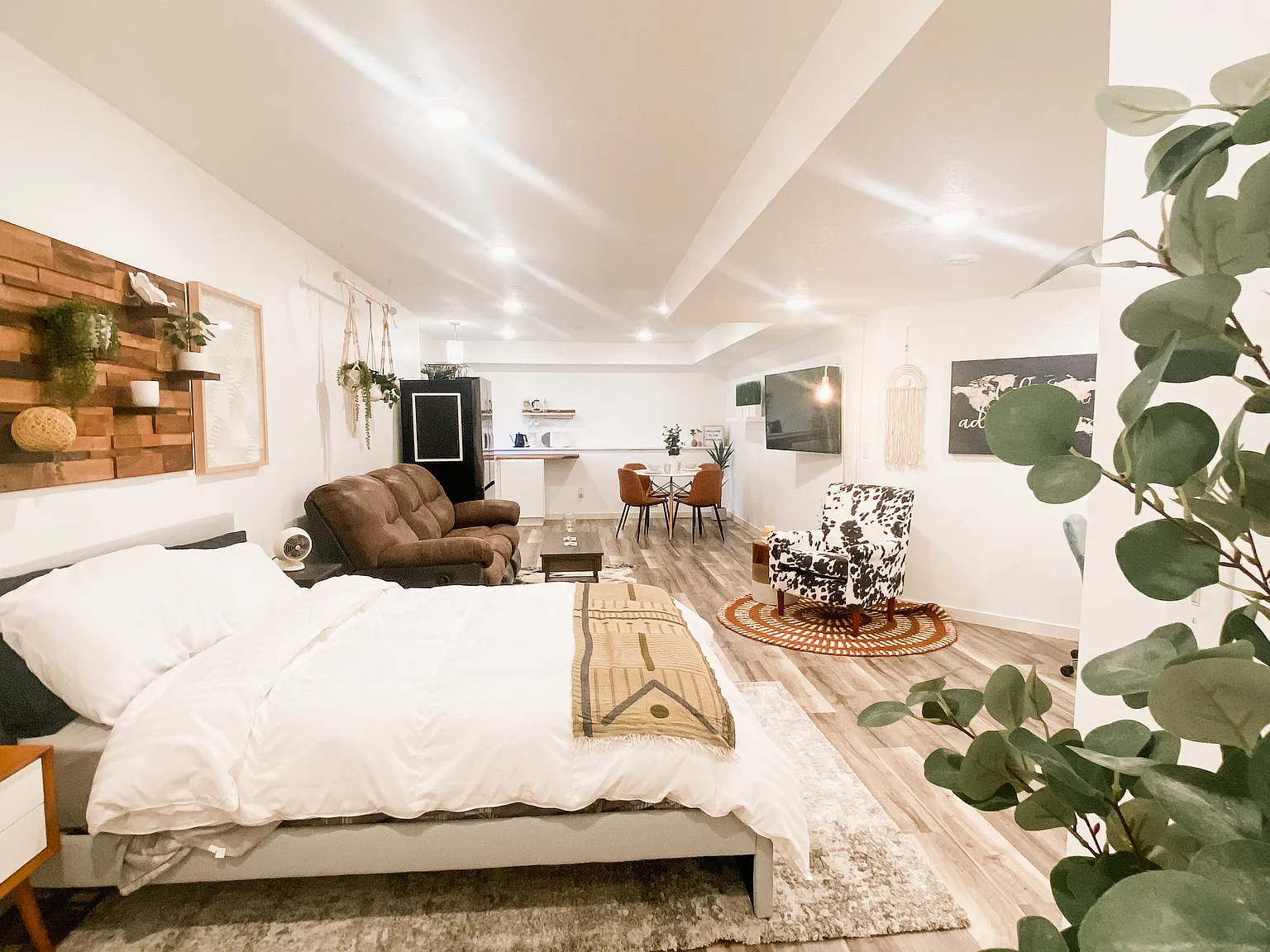 Studio, 1.5 bath, 3500 sqft, $1,500 — Photo 2