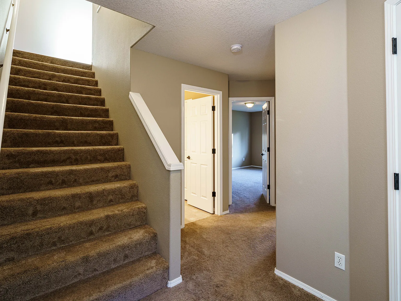 3 bed, 2.5 bath, 2422 sqft, $2,395 — Photo 3