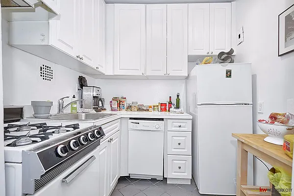 Rented by Keller Williams NYC | media 16