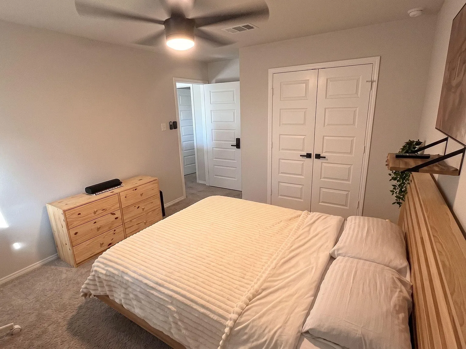 3 bed, 2.0 bath, 1750 sqft, $1,053 — Photo 1