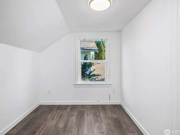 531 N Barker St #B — Photo 7