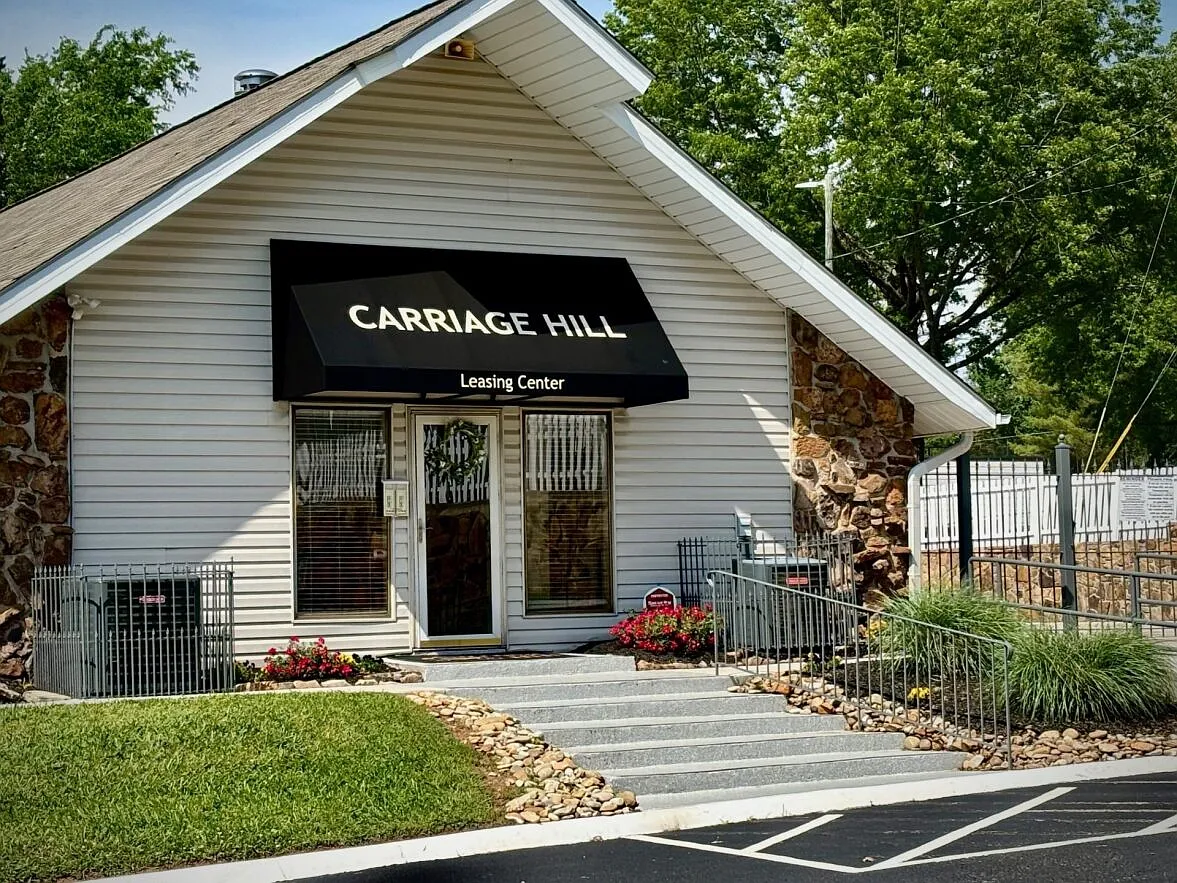 Carriage Hill Apartments — Photo 2