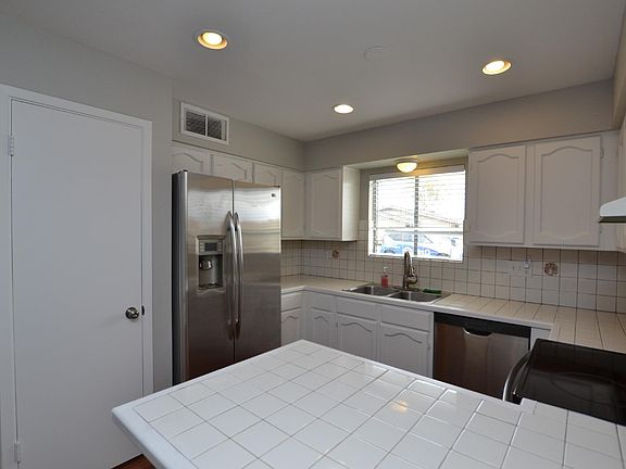 3rd image of 2522 E Don Carlos Ave