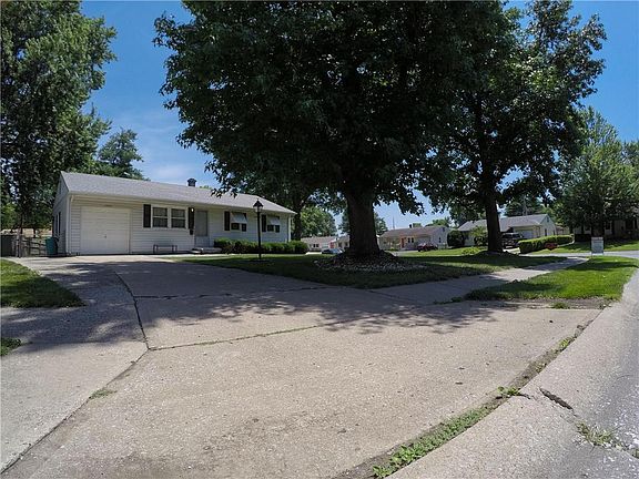 3rd image of 13304 E 40th Ter