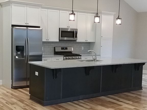 4th image of 7061 Village Way Dr