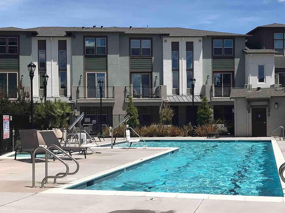 2nd image of 3027 Via Siena Pl