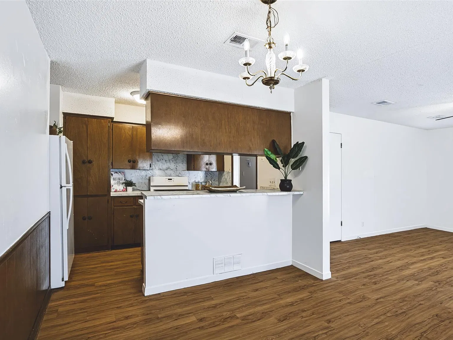2 bed, 1.0 bath, 975 sqft, $1,450 — Photo 2