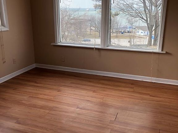 4th image of 119 Eagle St #2