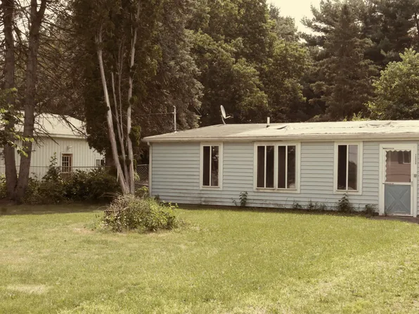 10595 Tomkinson Dr, Scotts, MI 49088