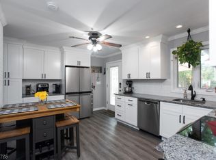 116 Greenbrook Rd, Green Brook, NJ 08812