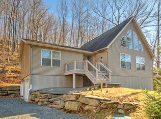 126 Rosewood Dr, Greentown, PA 18426