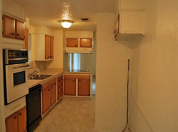 5th image of 301 Live Oak Dr