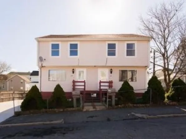 290 Blackstone St, Fall River, MA 02721