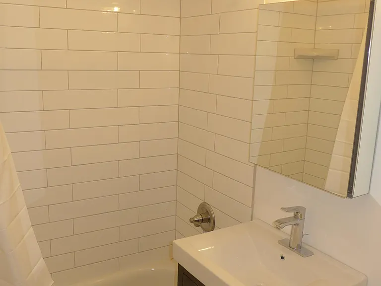 2924 N Lakewood Ave — Photo 10
