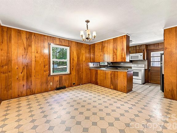 5th image of 2794 Tuckaway Rd