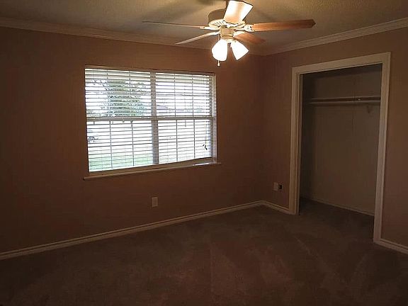 3rd image of 1465 Rollingwood Dr