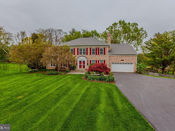 3rd image of 17541 Applewood Ln