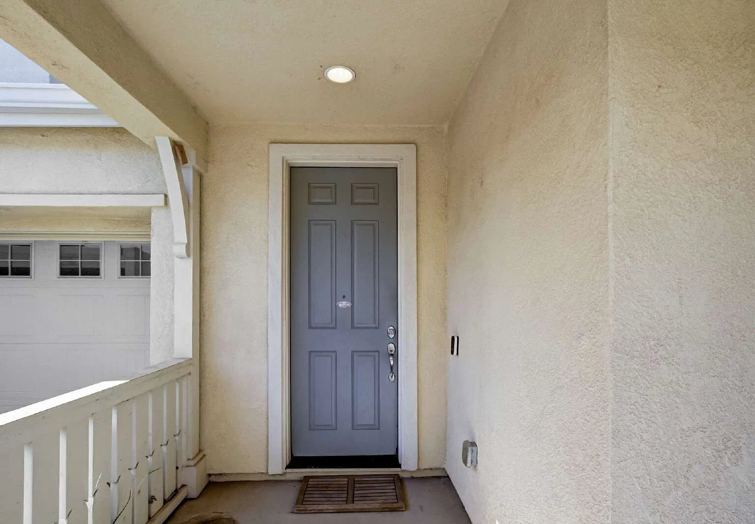 4 bed, 3.0 bath, 2827 sqft, $3,400 — Photo 2