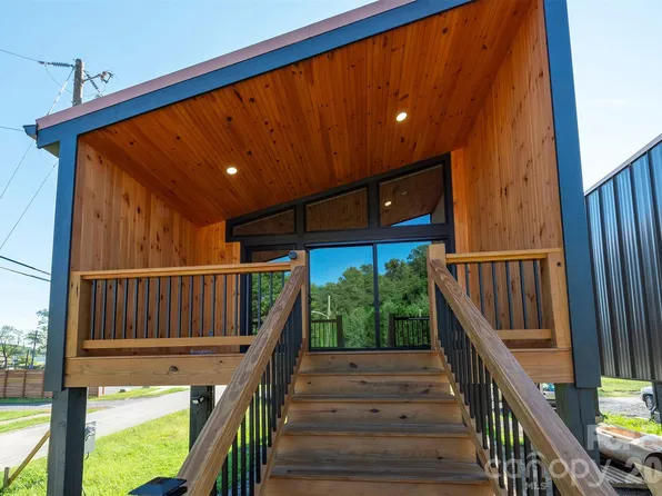 73 W Mitchell St, Old Fort, NC 28762
