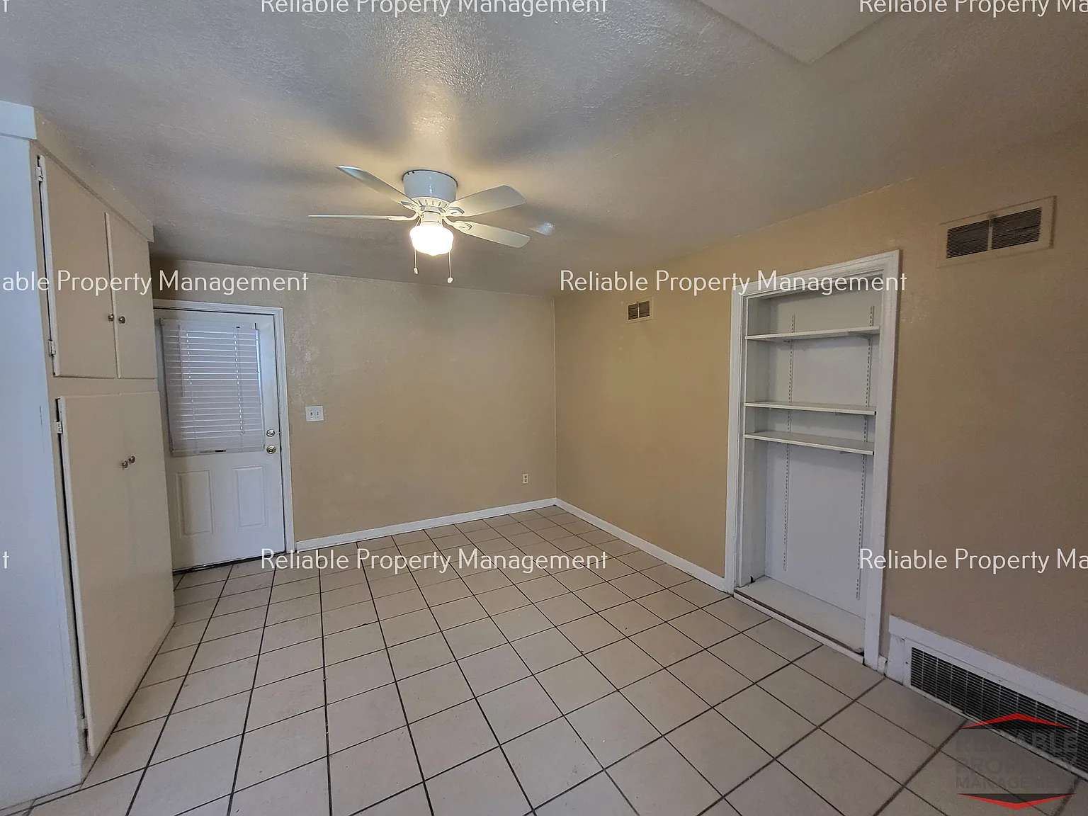 Studio, 100 sqft, $595 — Photo 3