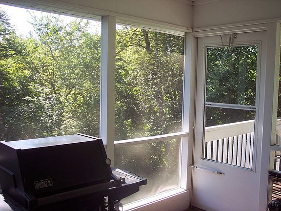 screened porch to backyd