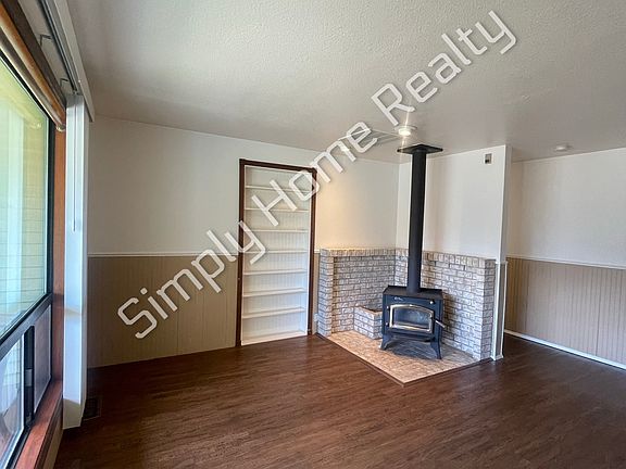 2nd image of 1313 Hyak Ct NE