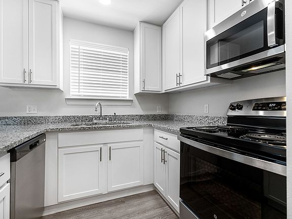 2nd image of 312 Live Oak St #5
