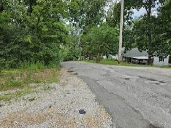 Exterior Neighborhood (street photo)