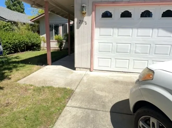2172 & 2178 SW Bridge St, Grants Pass, OR 97526