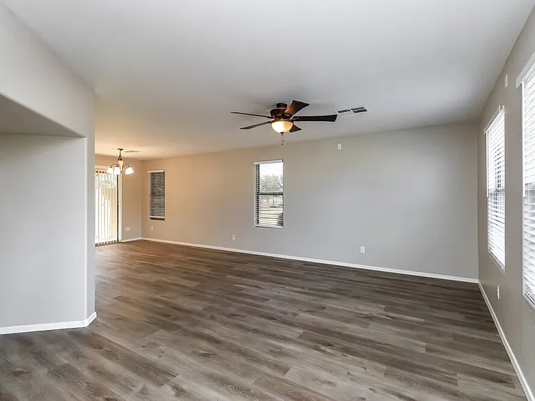 2523 E Bart St — Photo 6
