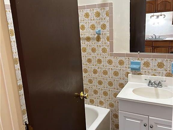 4th image of 1455 Mineral Spring Ave #6