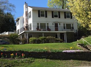 135 Vineyard Ave, Highland, NY 12528