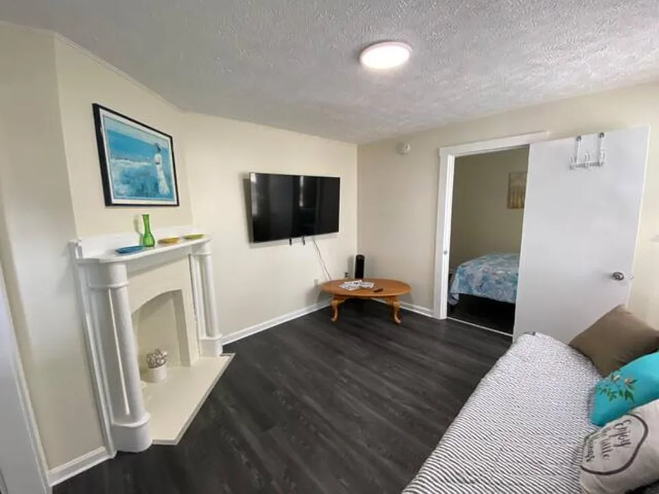 10 Hillcrest Ave #2A