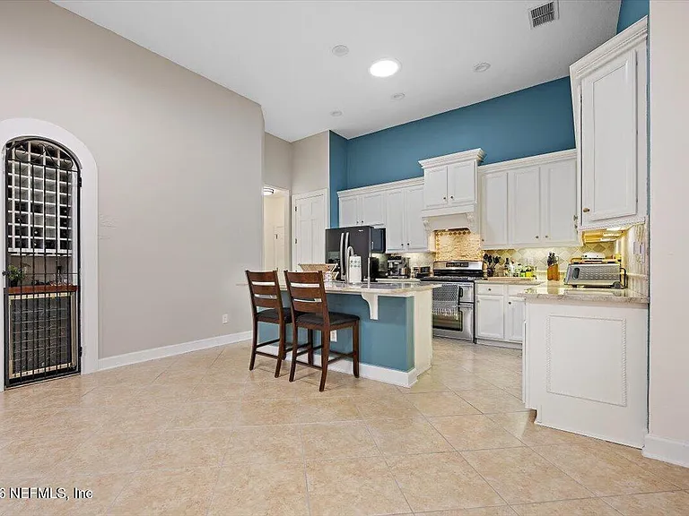 1357 Barrington Cir — Photo 9