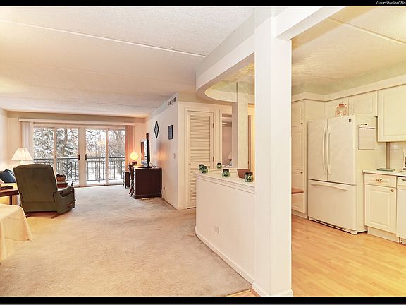 3rd image of 3950 W Bryn Mawr Ave APT 204
