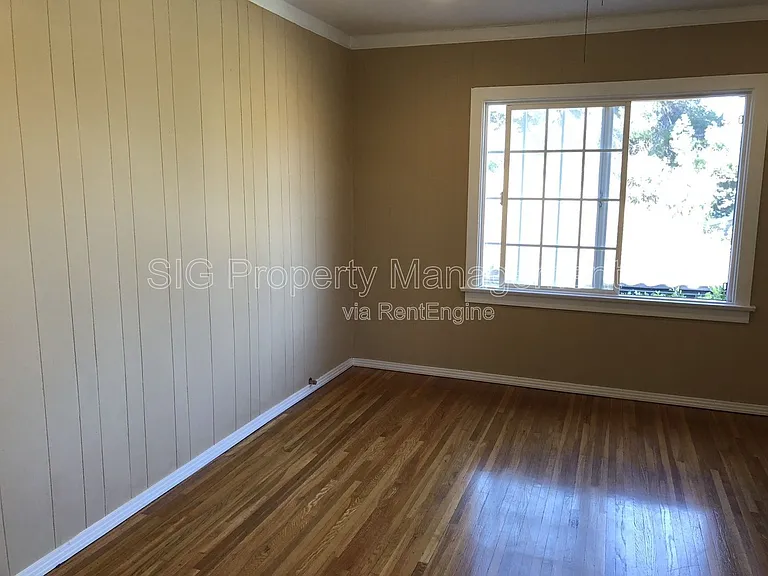 507 E Cypress St — Photo 10