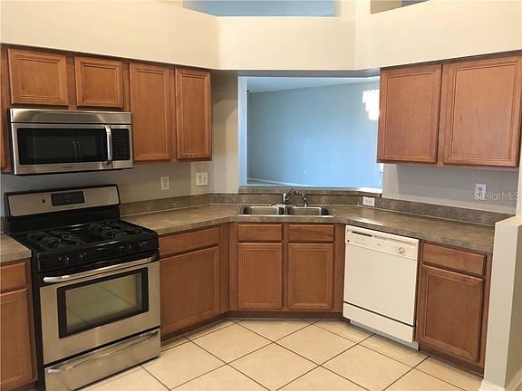 3rd image of 6844 Monarch Park Dr