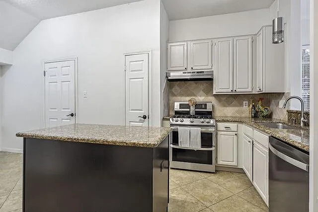 3 bed, 1666 sqft, $2,100 — Photo 2