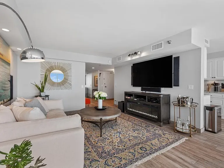 1810 Avenida Del Mundo #1606 — Photo 8